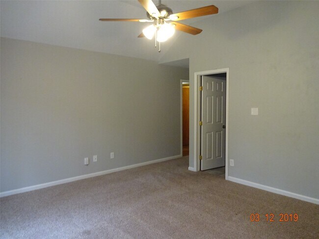 Building Photo - 73 Hickory Oak Dr