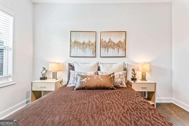 Building Photo - 620 Echo St NW