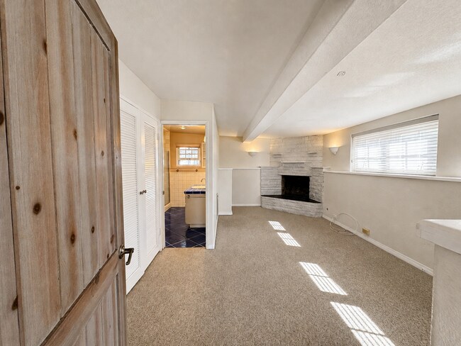 Building Photo - 352 Glen Ellen Dr