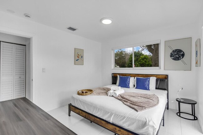 Building Photo - 7061 Coolidge St