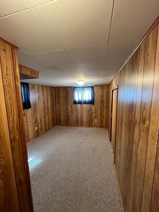 Building Photo - Single Family Home