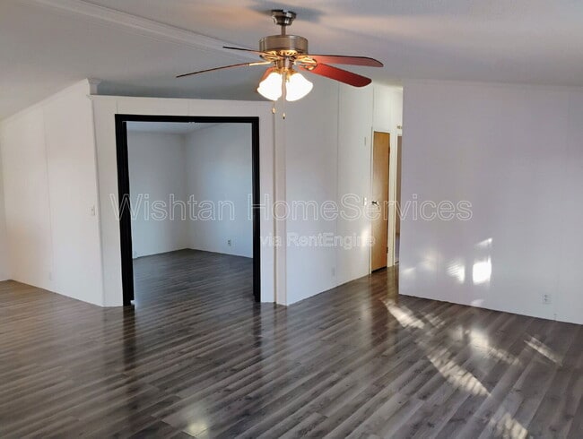 Building Photo - 120 Evergreen St