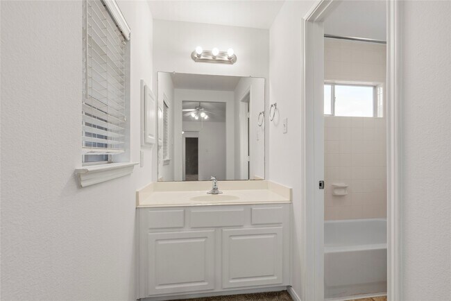 Building Photo - 1810 Candle Light Ct