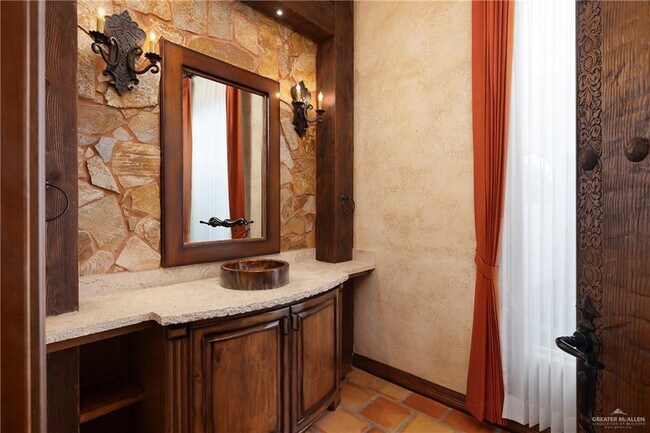 Building Photo - 2304 Antigua Dr
