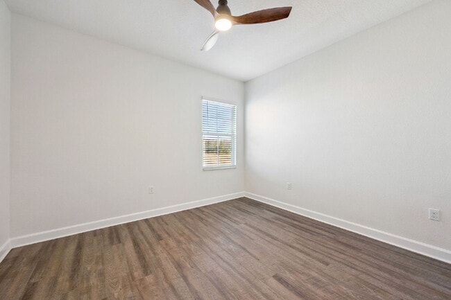 Building Photo - Spacious 3-Bedroom, 2.5 Baths Townhouse Retreat in Prime Orlando Location!