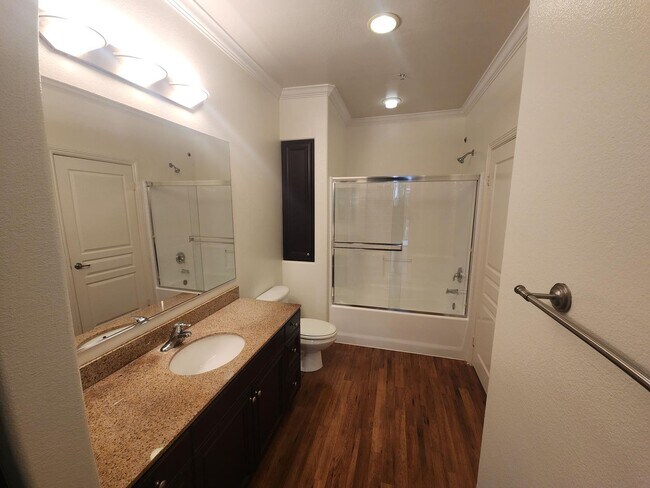 Building Photo - Watermarke: Lower 1 Bed 1 Bath Condo,