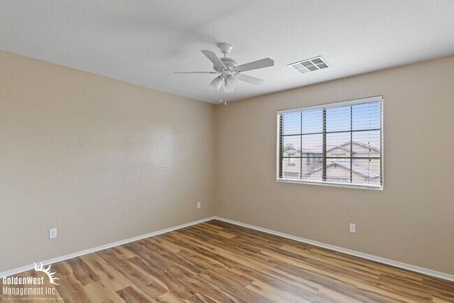 Building Photo - Beautiful 3Bdm 3Ba Home with Loft in Prime Surprise!