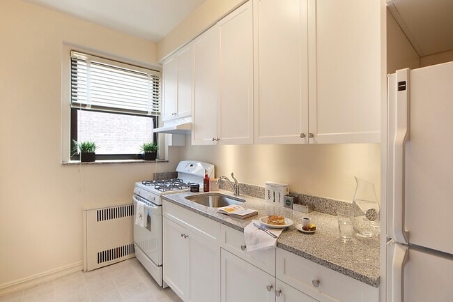 Building Photo - 410 Avenue X