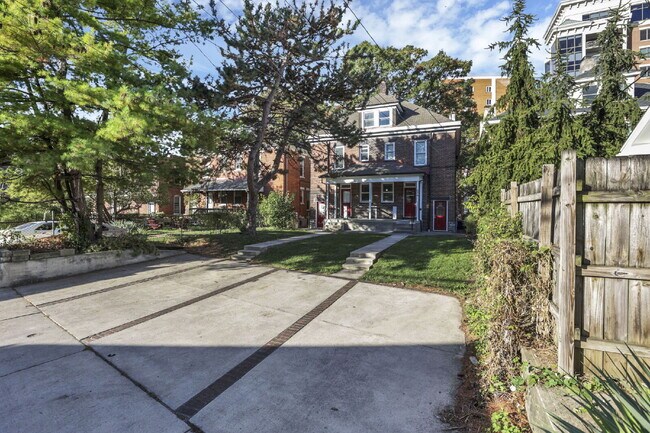 Building Photo - Stunning Restored 4BR Home Steps from Goodale Park & the Short North