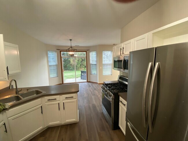 Building Photo - 610 Springbrook Trail N