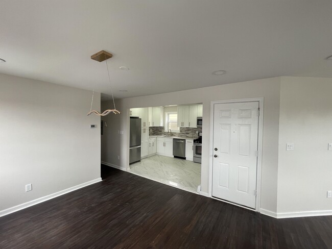 Building Photo - 123 Avenue C
