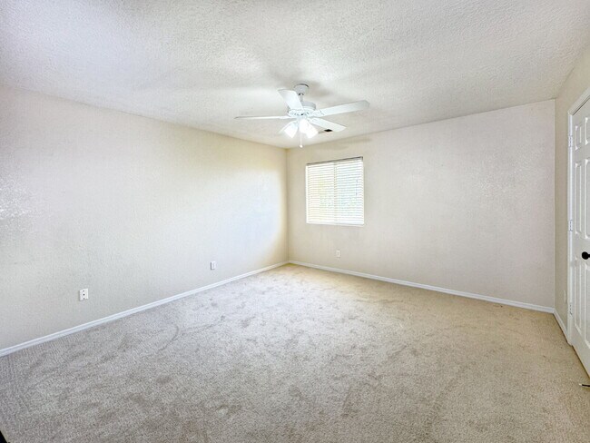 Building Photo - Stunning Cabezon Area Home!