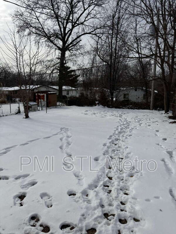 Building Photo - 10189 Count Dr