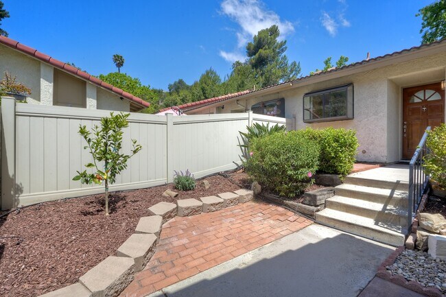 Building Photo - 1956 Sandstone Vista Ln