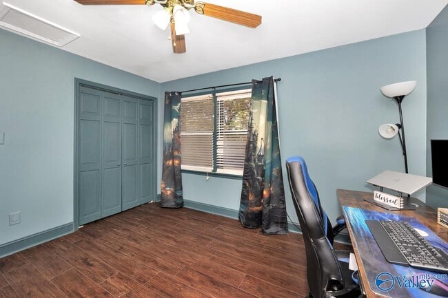 Building Photo - 404 Cloverleaf Dr