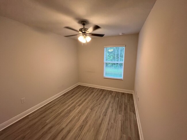 Building Photo - New Townhome near UWF and Nine Mile RD