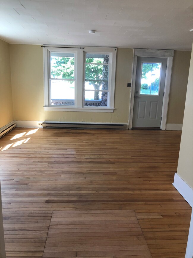 Building Photo - 15 LLC-54 Sailly Avenue