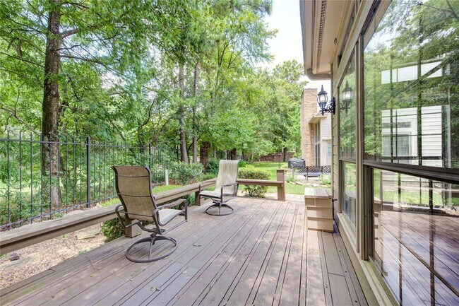 Building Photo - 25 Fairway Oaks Pl