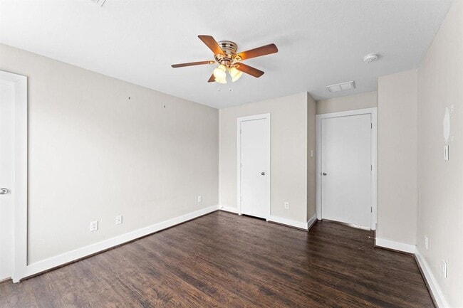 Building Photo - 7419 Ravenswood