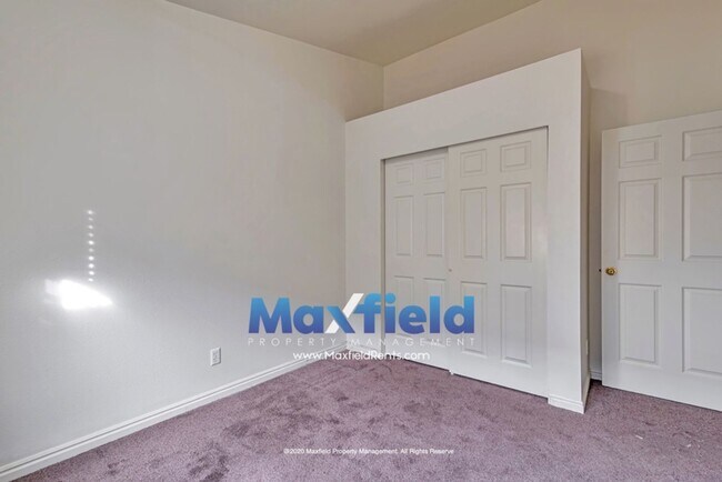 Building Photo - 3 BD 2 BA 1 GAR Townhouse - Taylorsville Utah