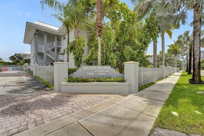 Building Photo - 7401 SW 82nd St