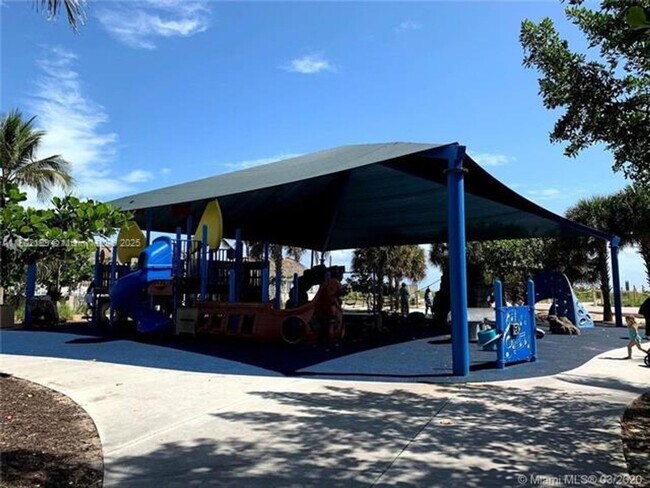 Building Photo - 5401 Collins Ave