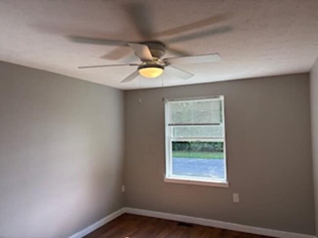 Building Photo - 3 BR Triplex in Martinsville