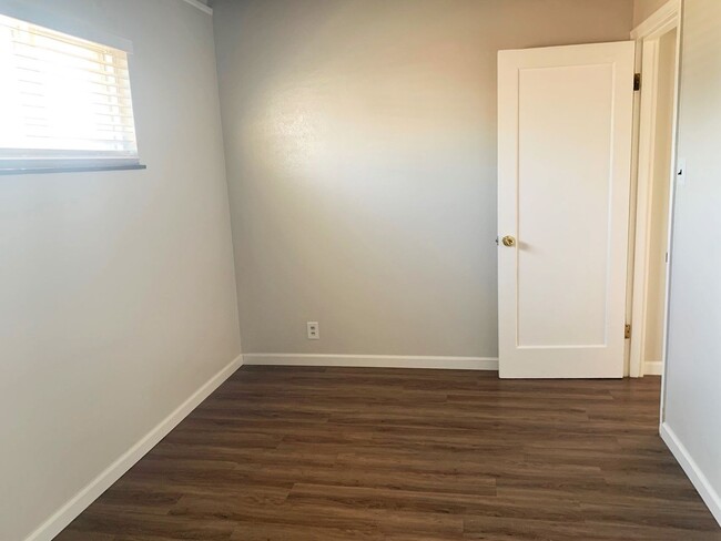 Building Photo - Newly Remodeled 2 Bedroom House