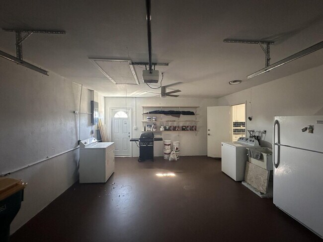 Building Photo - Charming 2-Bed, 2-Bath Retreat in Port Charlotte!