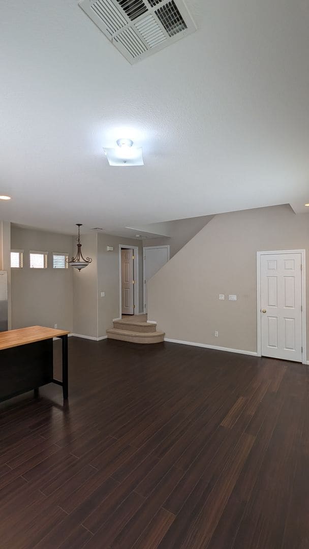 Building Photo - Northwest 3bdrm Home