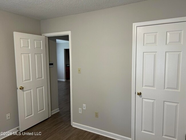 Building Photo - 2900 Brachton Cove W