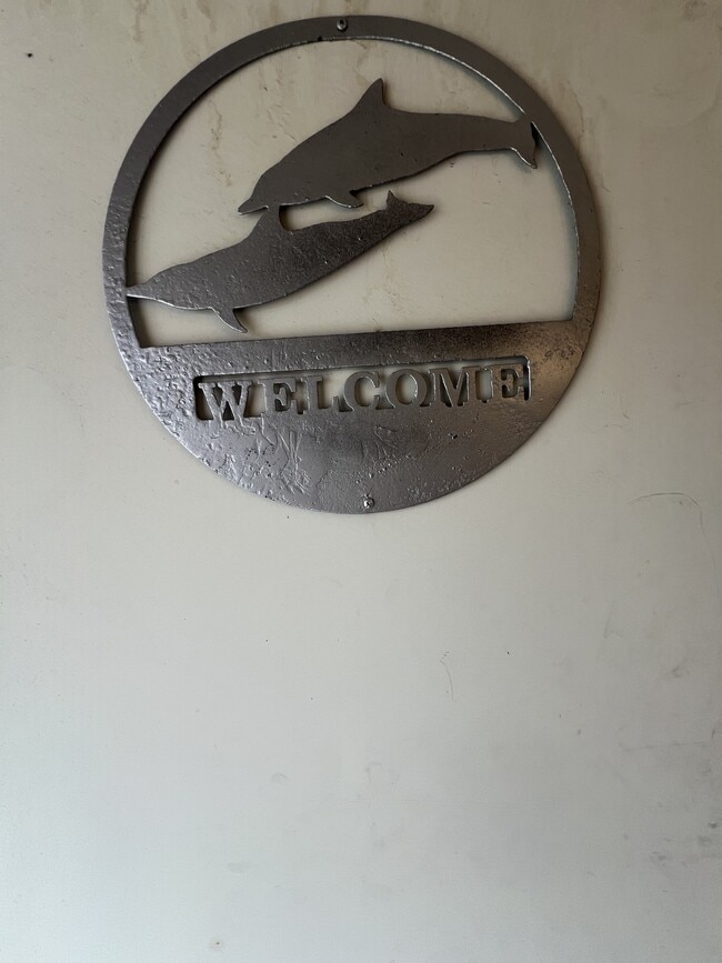 Building Photo - 608 4th Ave