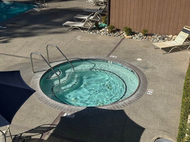 Building Photo - NICE 2ND STORY CONDO IN WOODSIDE SIERRA GATED COMMUNITY NEAR LOEHMANN'S PLAZA!