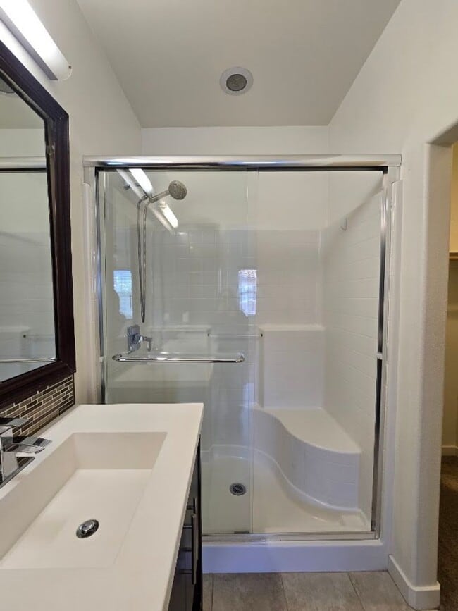 Building Photo - Bright Corner Unit Near Trails with Pool & 2-Car Garage