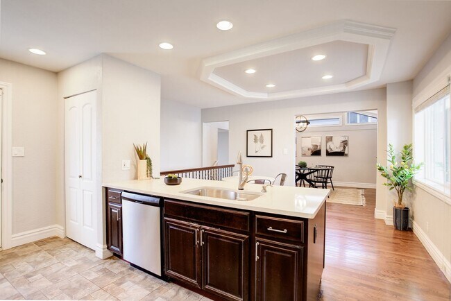 Building Photo - 4 Bed | 2 Bath | Spacious Backyard | Prime...