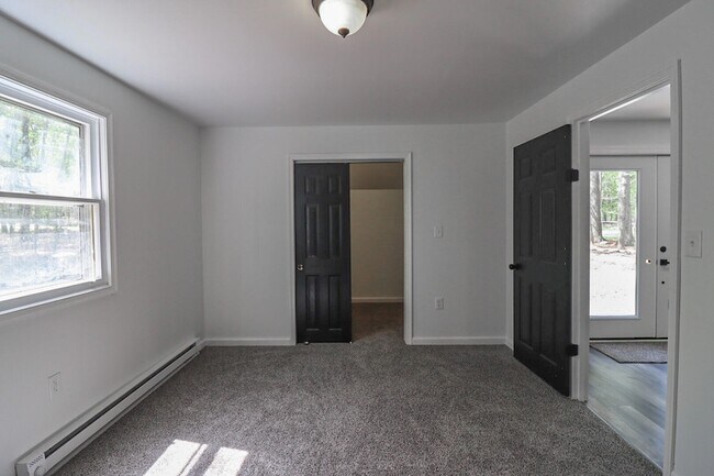 Building Photo - 1080 West Side Dr