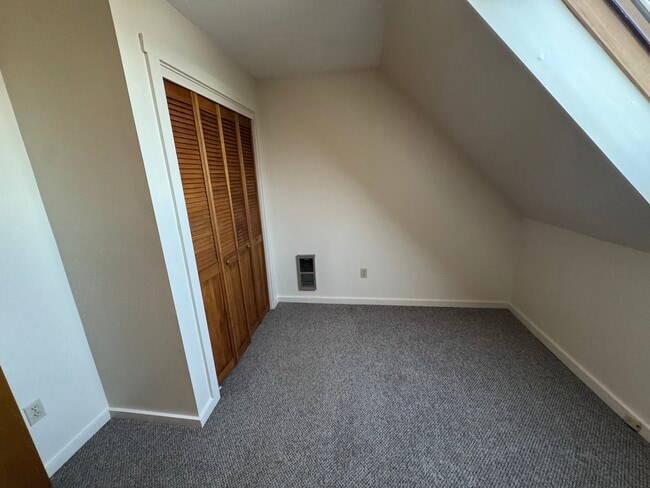 Building Photo - 1268 Meadow Rd