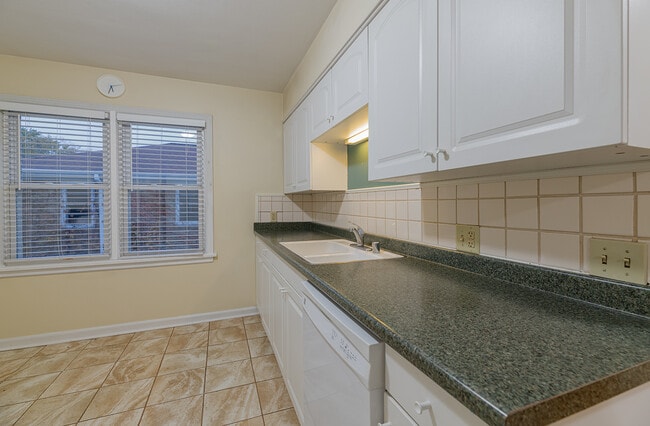 Building Photo - 5064 N Bay Ridge Ave