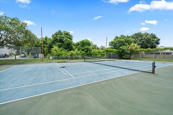 Building Photo - 3001 Thrush Dr