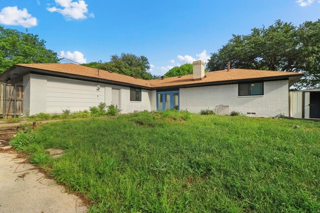 Building Photo - 2404 Kentfield Ln