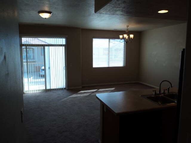 Building Photo - 175 Shade Tree Ln
