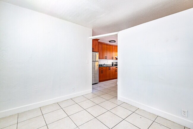 Building Photo - Bright & Spacious 1BR Near Everything You ...