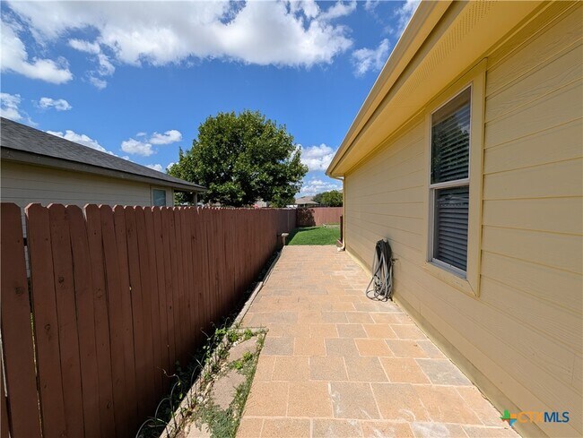 Building Photo - 369 Starling Creek