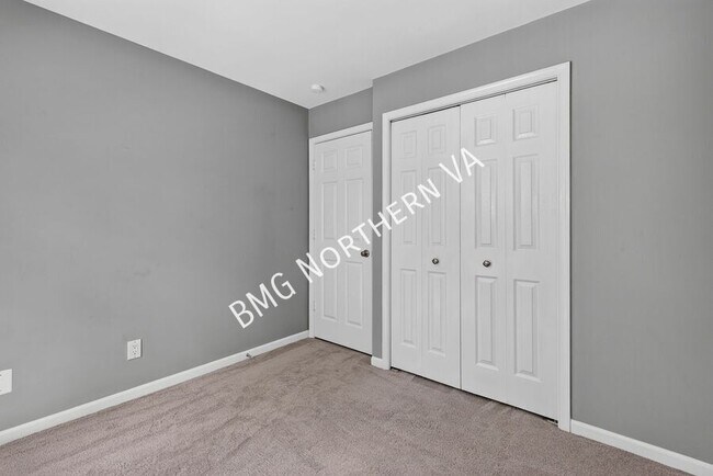 Building Photo - 43790 Laburnum Square