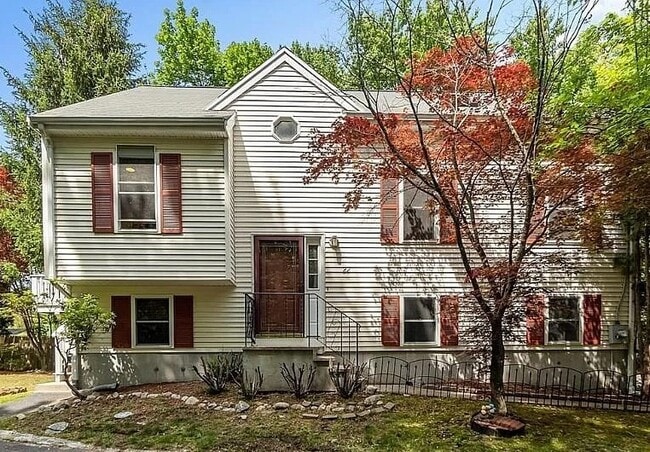 Primary Photo - 22 Bishop St