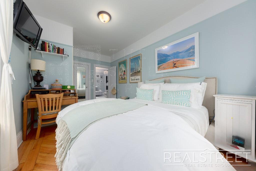 Building Photo - 2 Bed In Prime Brooklyn Heights