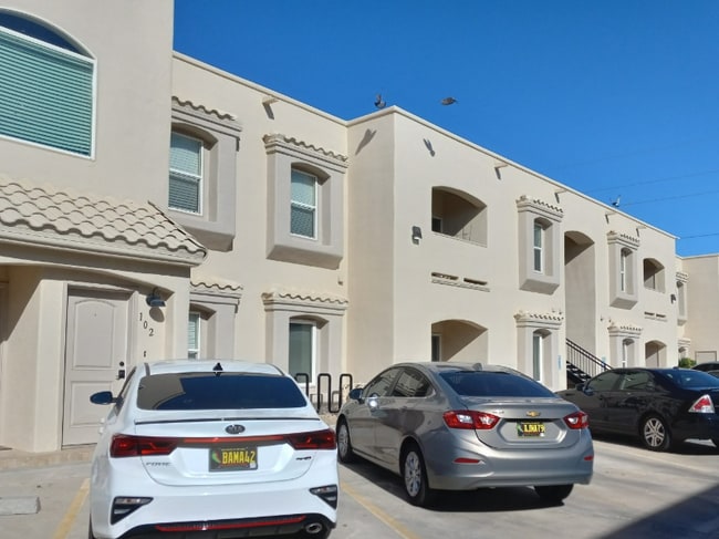 Building Photo - 6325 Reynolds Dr