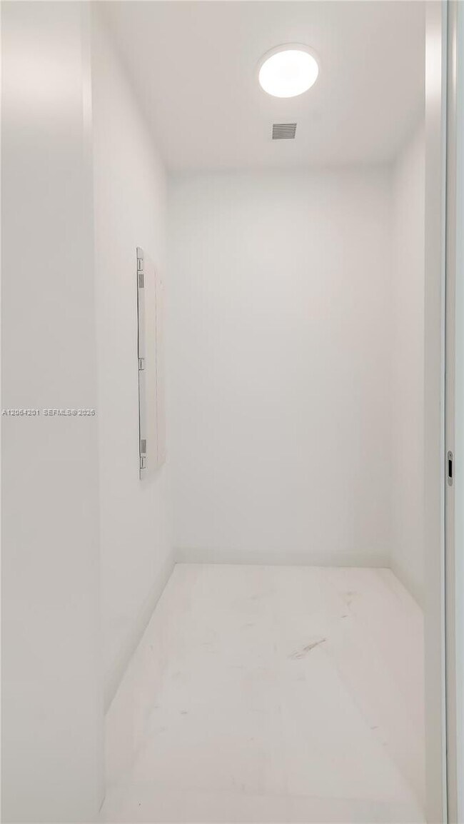 Building Photo - 300 Biscayne Blvd Way