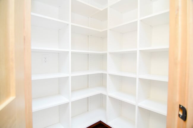 Building Photo - 2220 Blue Stem Ln