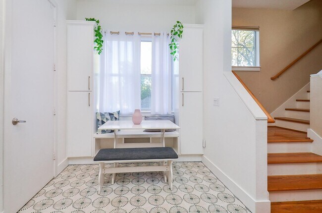 Building Photo - 1116 Columbus St